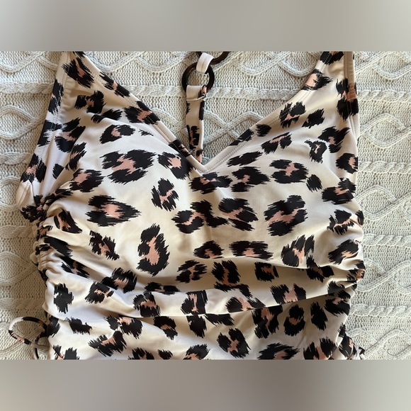 Kona Sol Animal Print 1 Piece Swimsuit Women’s Size Medium - Picture 9 of 10